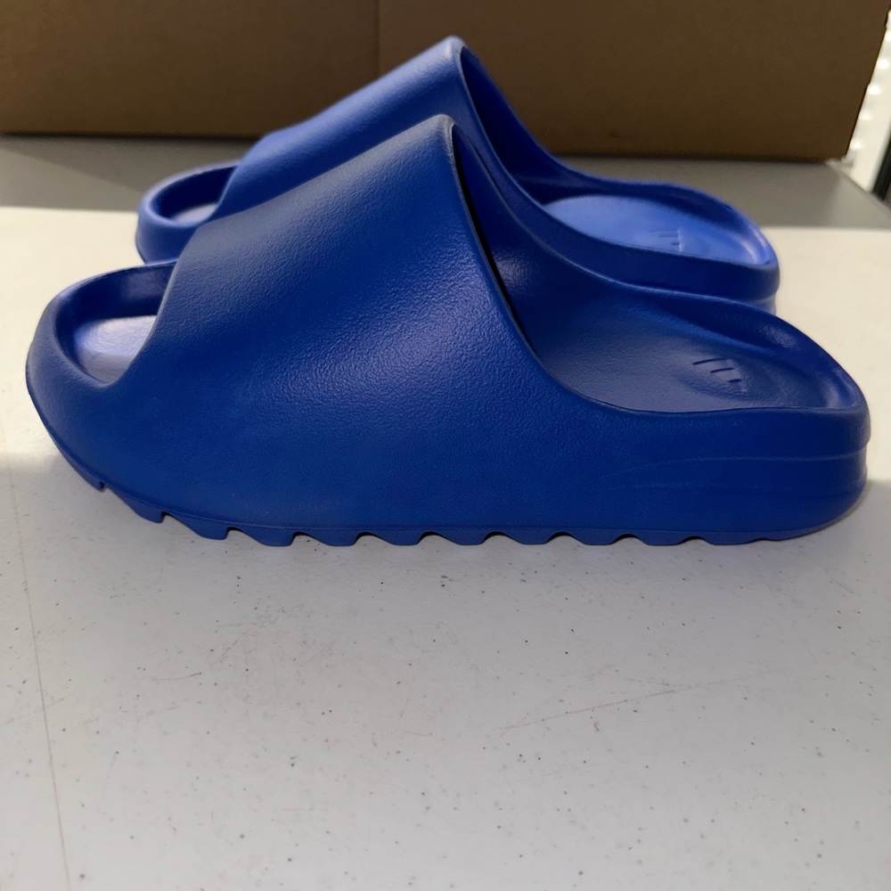 Yeezy slide azure size 9